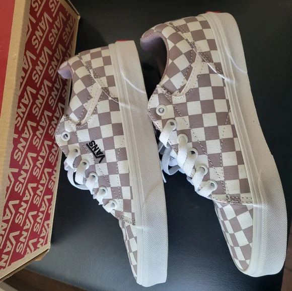 Vans Seldan White and Lavender Checkered Sneakers - Picture 4 of 7
